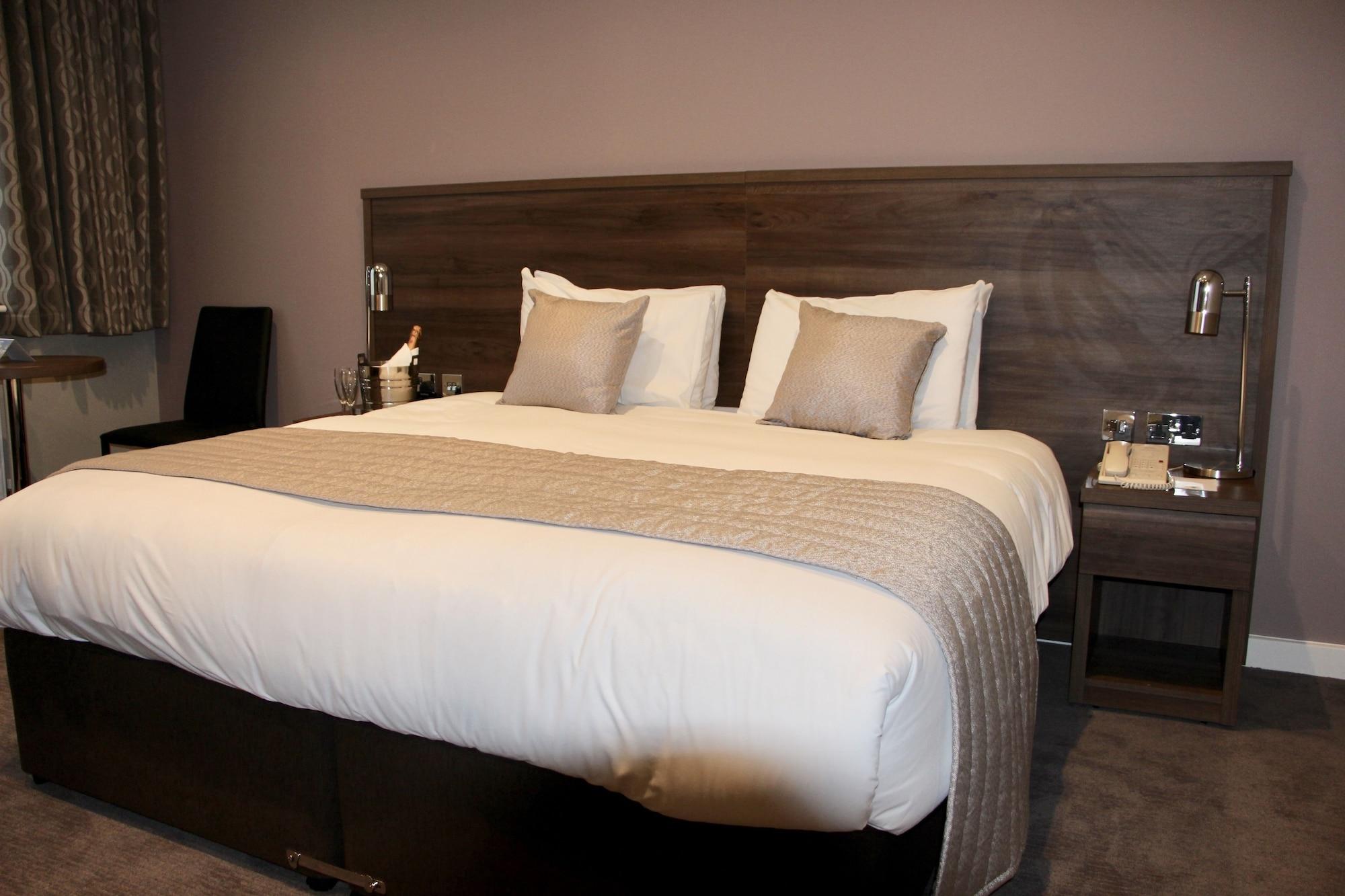 Best Western Ship Hotel Weybridge Eksteriør bilde